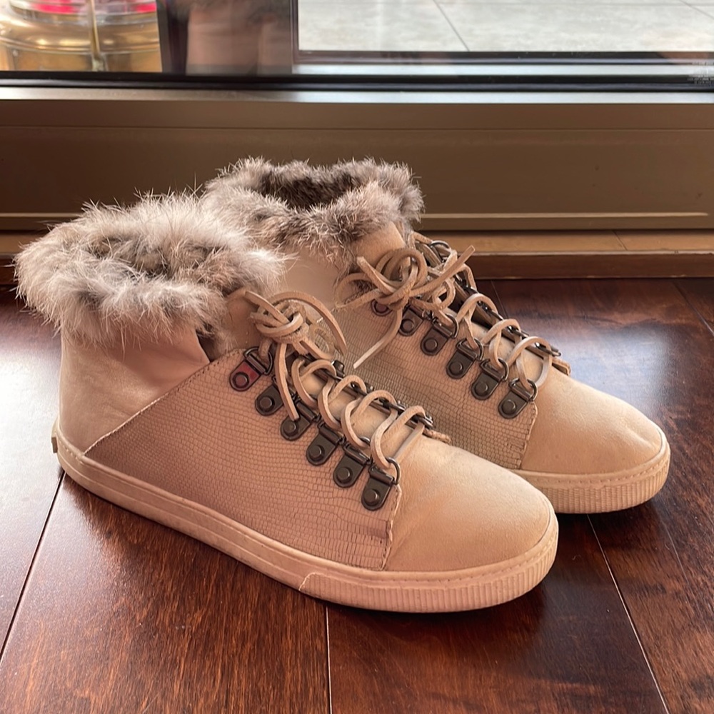 BCBG MAXAZRIA high-top leather/fur shoes